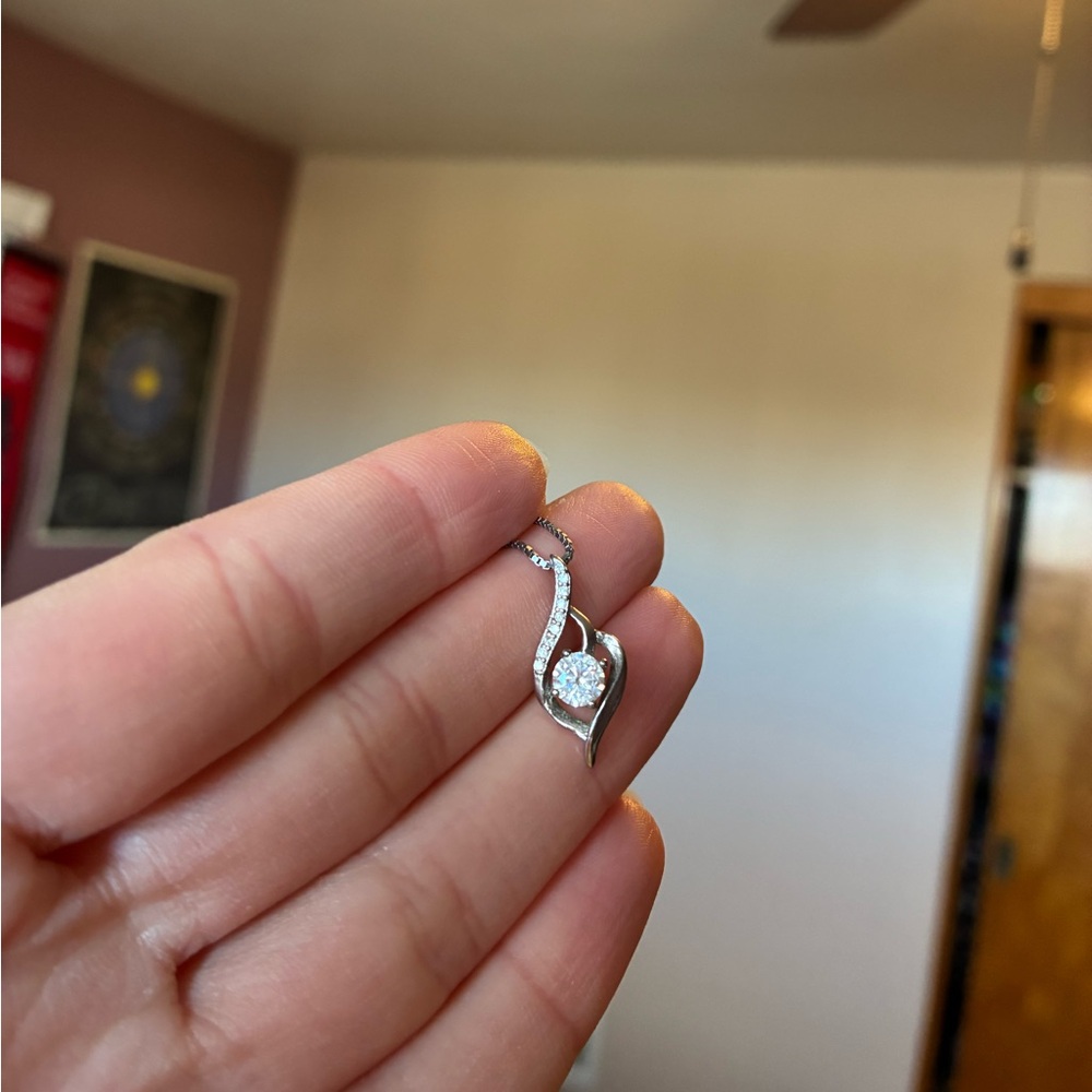 Elegant Silver Pendant Necklace